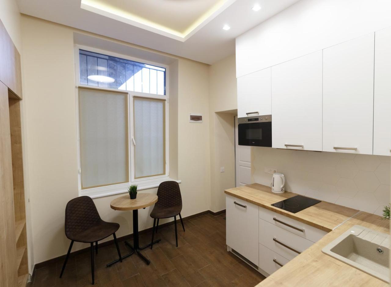 Charming Apartment In The City Center Lviv Dış mekan fotoğraf